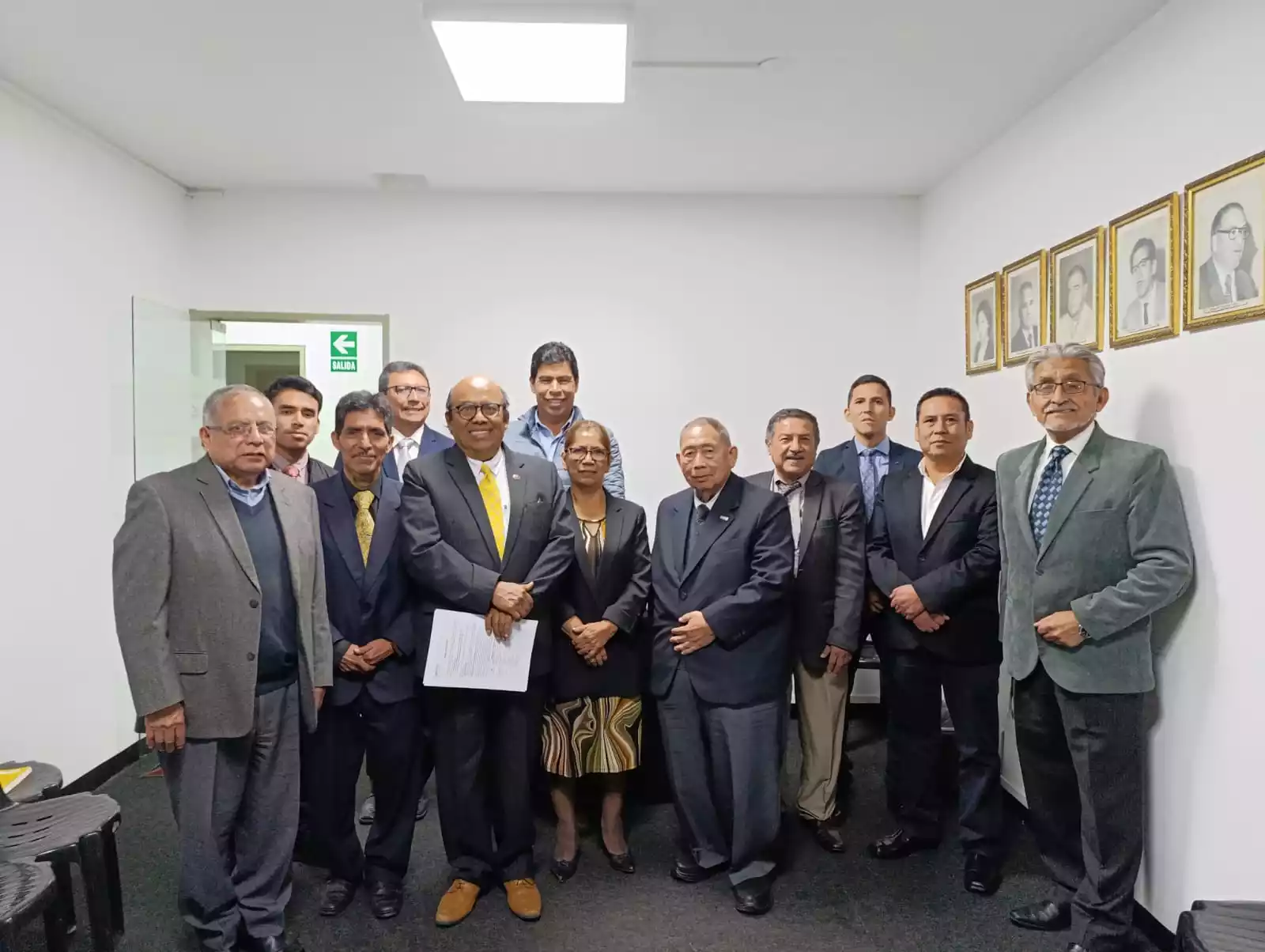Juan Carlos Carrasco junto a directivos y profesionales