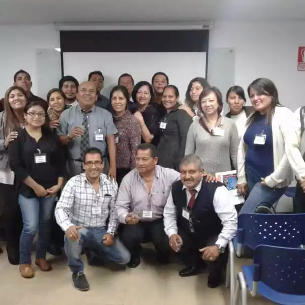 Grupo de participantes de una capacitación