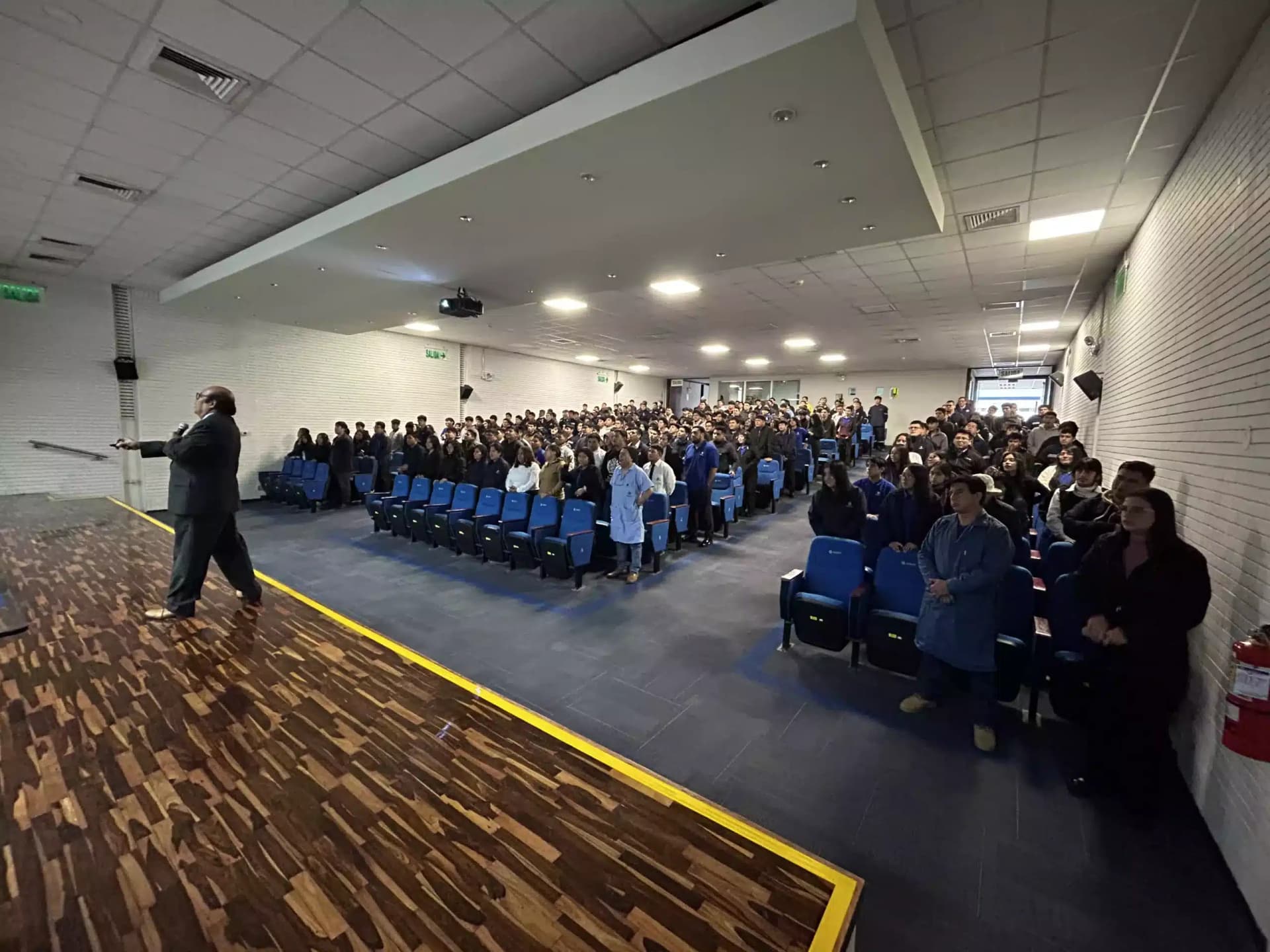 Juan Carlos Carrasco frente a un auditorio lleno